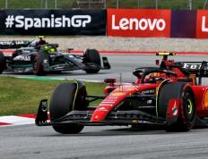 世俱杯分组-雷诺车队碾压红牛车队，塞恩斯统治全场