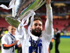 世俱杯奖金-皇马完胜曼联，卡瓦哈尔惊艳四座