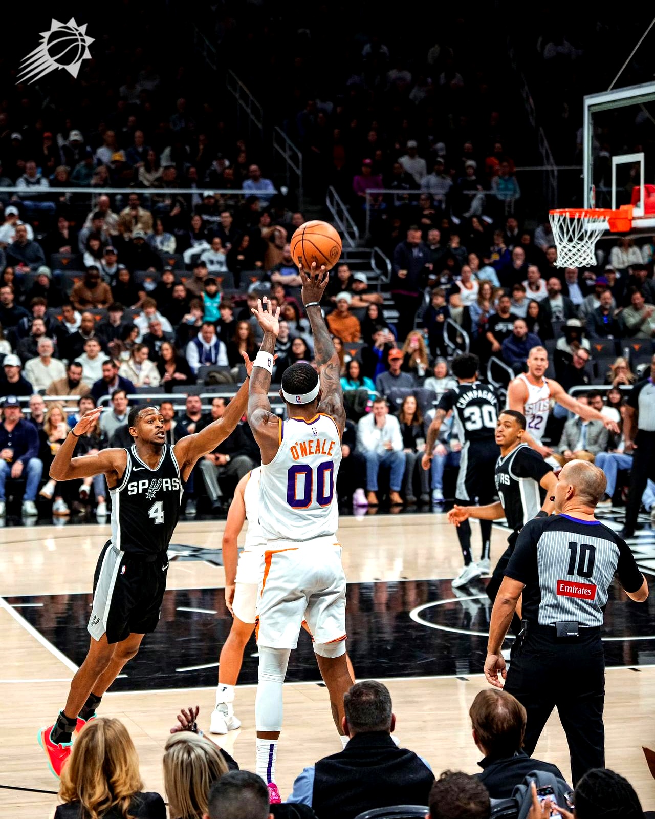 世俱杯直播-深圳队险胜马刺，德罗赞统治全场的简单介绍