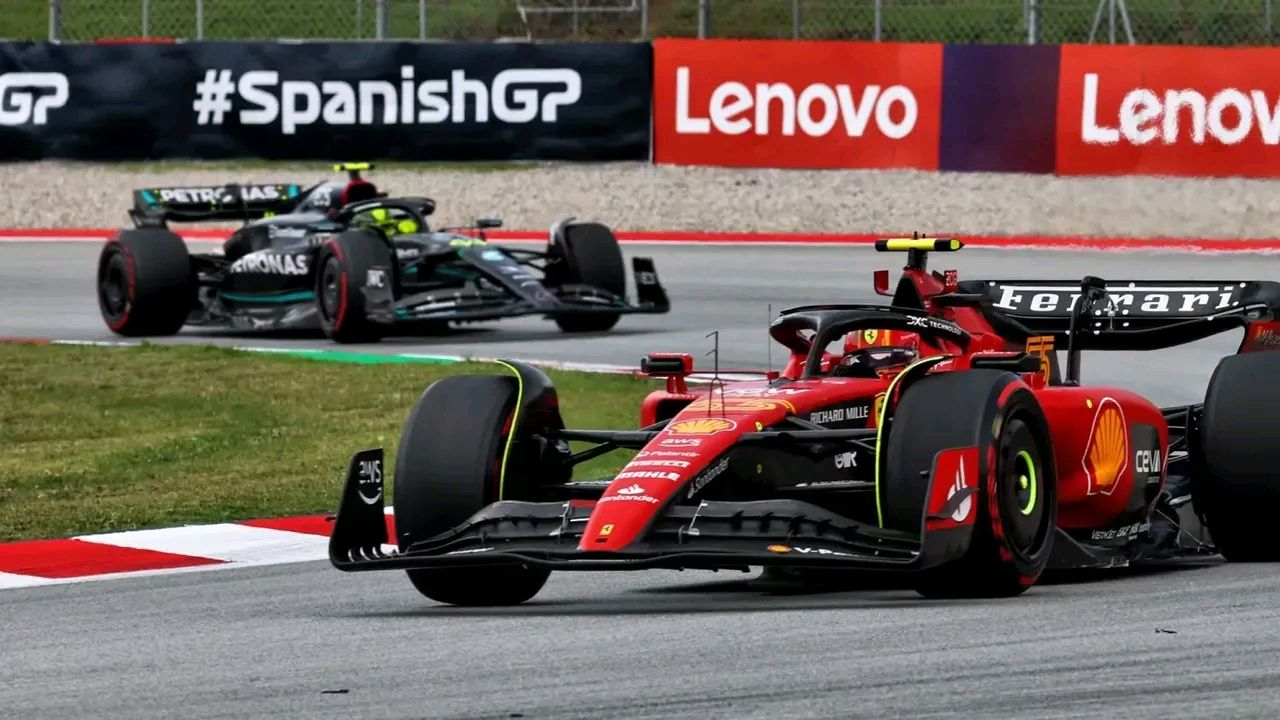 世俱杯分组-雷诺车队碾压红牛车队,塞恩斯统治全场