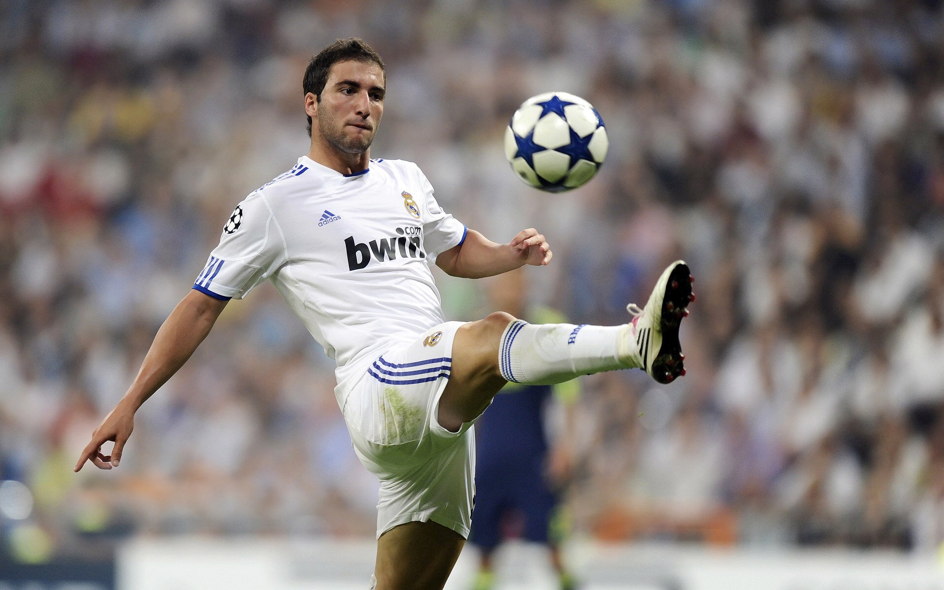 世俱杯参赛资格-英格拉姆狂砍40分引爆全场，凯尔特人国际表演赛横扫浙江广厦队